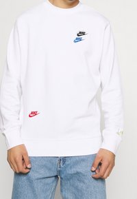 Bluza biała Nike - obrazek 4